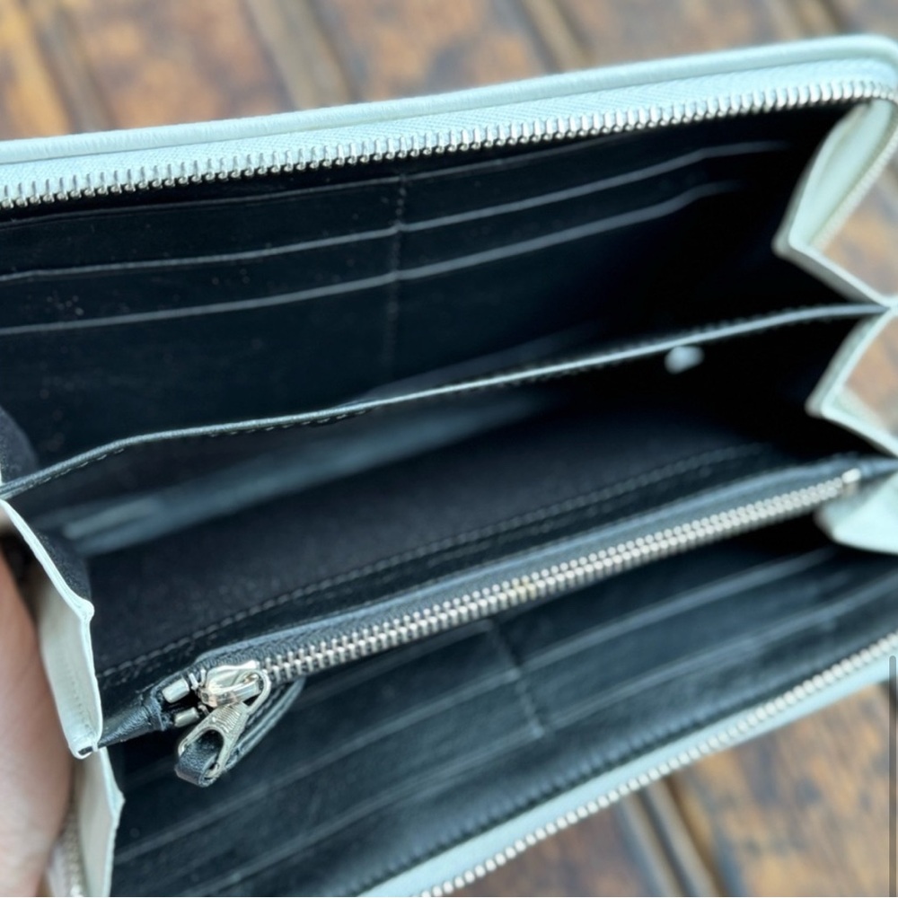 Balenciaga White Quilted Women's Wallet - Picture 7 of 8